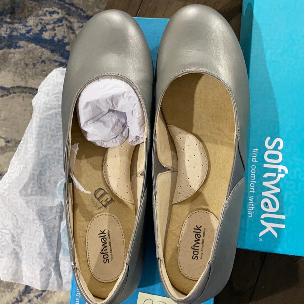 New in box, Softwalk flats in pewter